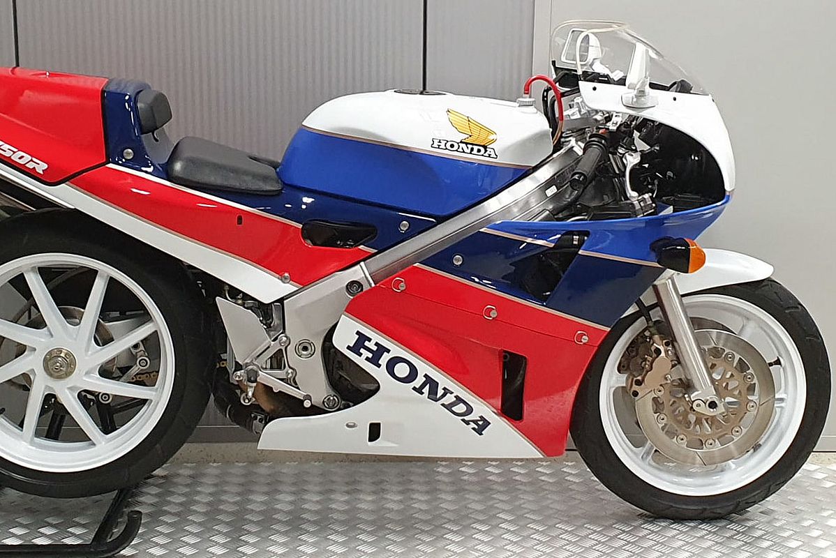 Moto de ensueño: Honda RC30 de 1988 con 1200 km 