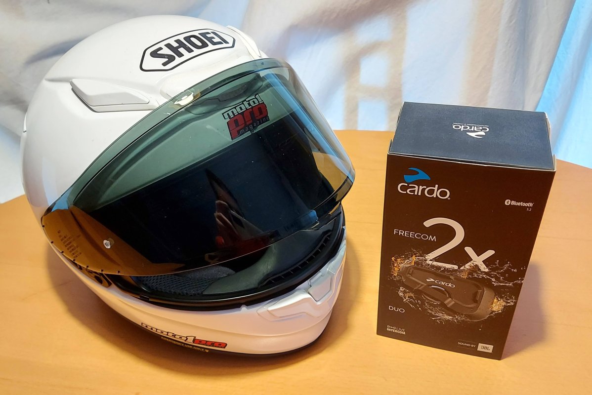 CARDO- Tutorial de instalación de intercomunicador de moto Cardo en un  casco