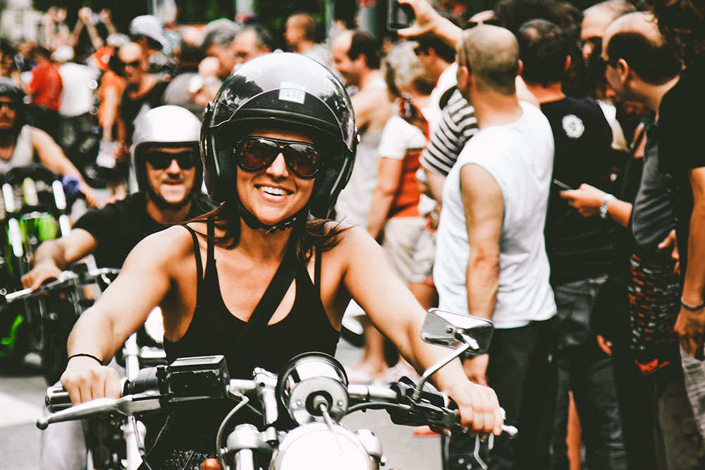 Ropa de verano para la moto: cómo sentirte fresco cuando hace calor -  Babiek Moto Adventure