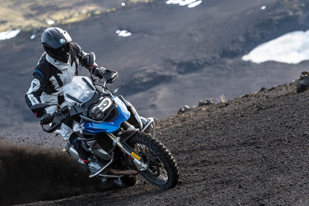 Cómo elegir una chaqueta de moto trail para tus de aventura | Moto1Pro
