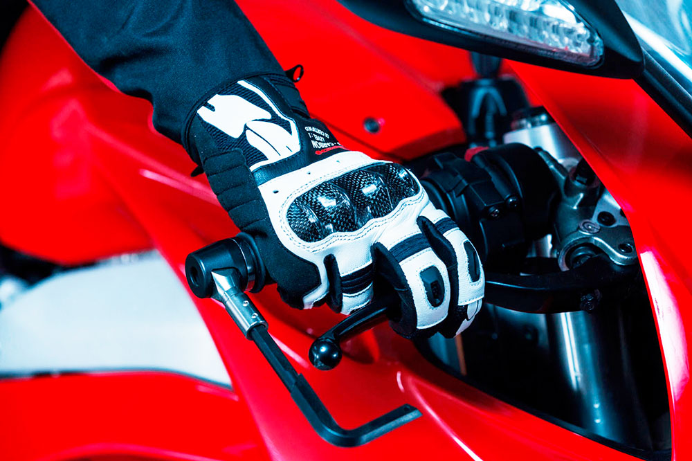 Tipos de guantes de moto: características y cualidades