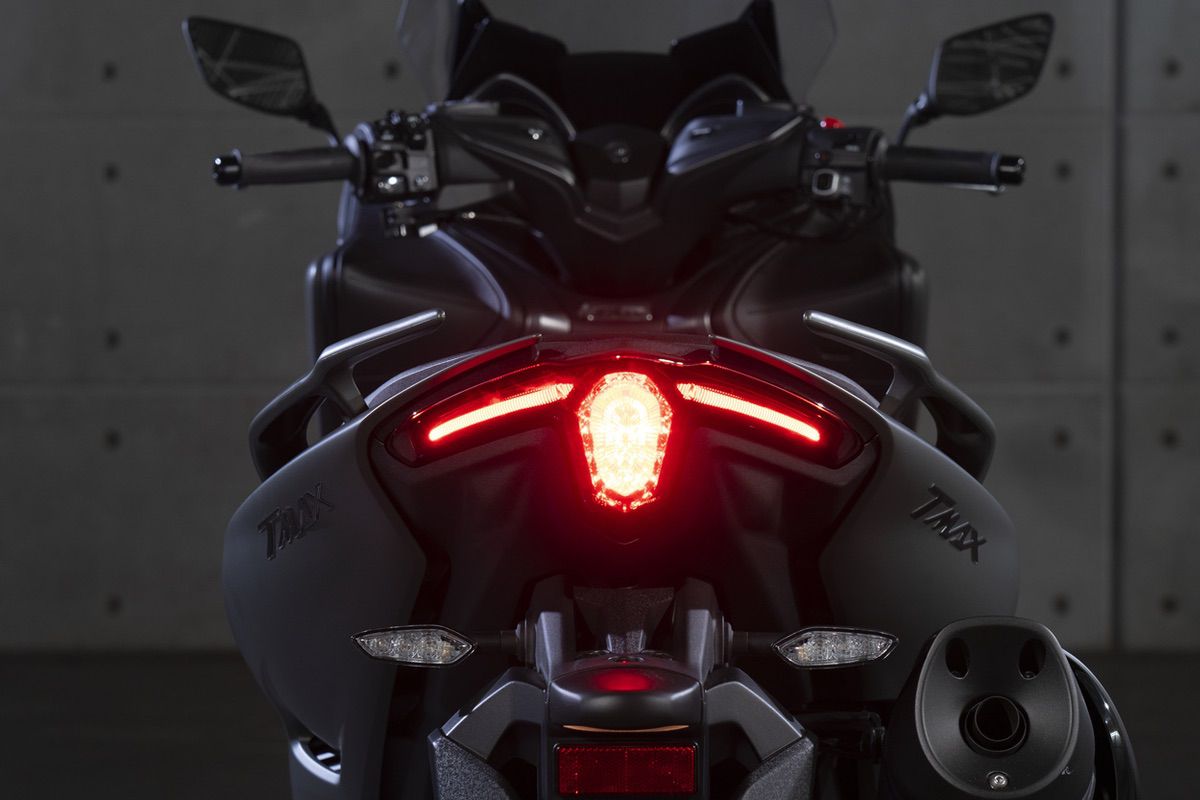 Se pueden poner bombillas LED en las motos, como en los coches? No, aunque  tienes esta alternativa