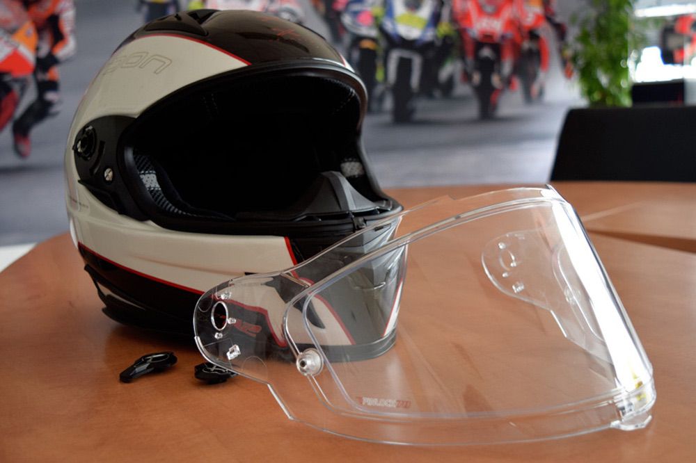 Pinlock, cómo funciona la lámina antivaho para cascos de moto · Motocard