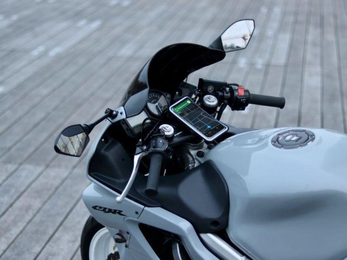 Usa tu móvil en moto como GPS de forma segura con este soporte