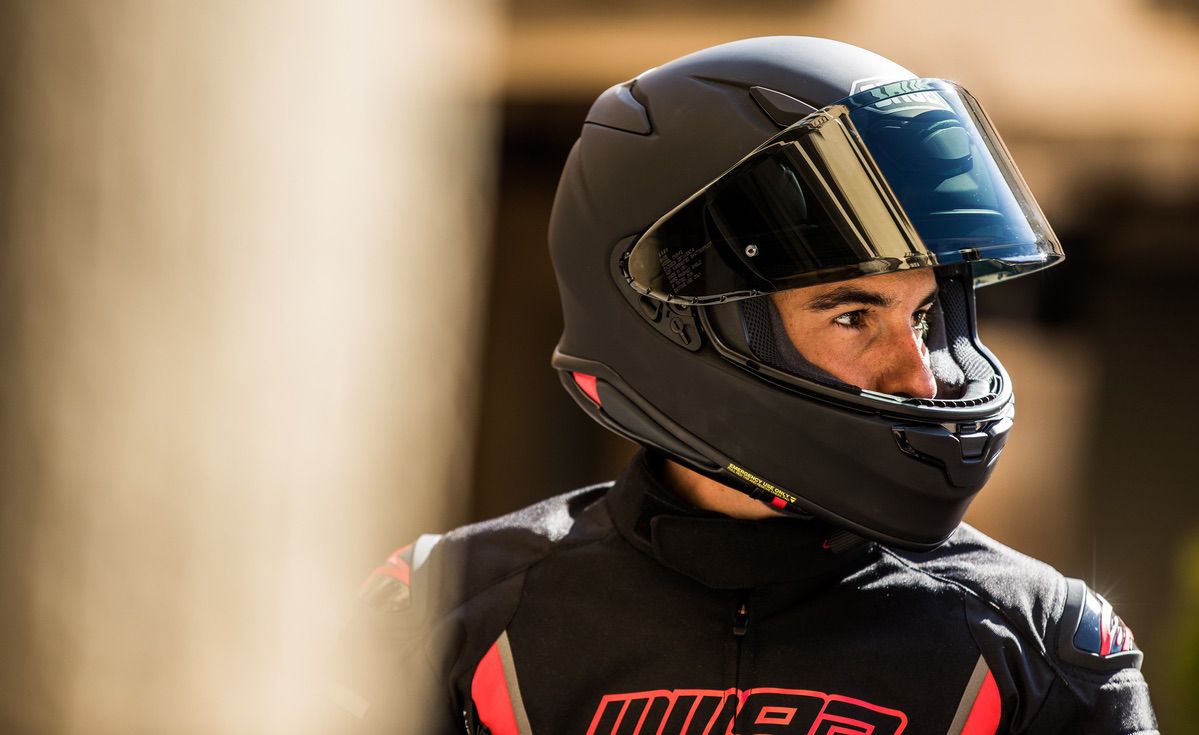 Una efectiva aprendiz sesión Guía de compra de cascos Sport Touring Shoei | Moto1Pro